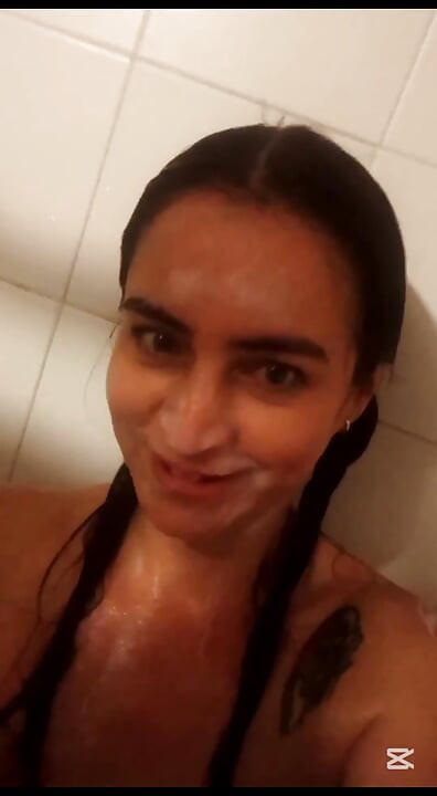 MILF Dances in the Shower Very Hot and Sensual to the Rhythm of the Melody