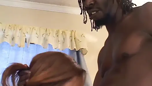 Огромной заднице нужен огромный член