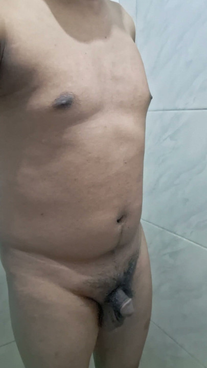 Pinoyjerker showing his asian cock