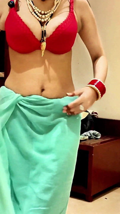 desi indian housewie ne bulaya ghar pe apne frnd ko aur jamke chudwaya full hindi audio. | Clip 2