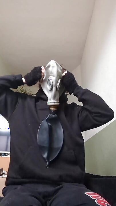 Gasmask Hengitysleikki erilaisilla vitseillä.