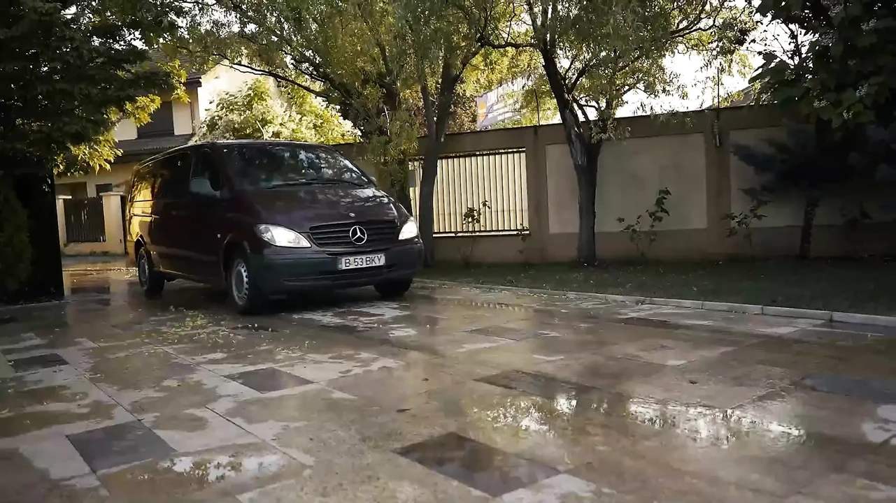 Quả bom tóc vàng nện âm hộ và đút sâu vào họng một cách điên cuồng