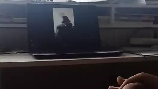 Sean Xavier'in boşalmalarını ve sonra boşalmamı izliyorum