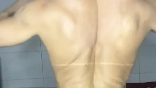 Önce beni nerede öpüyorsun?