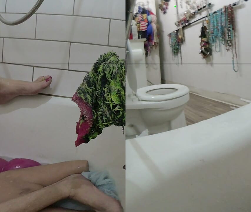 Lizzy Yum SD October 2026 Bathing Masturbation Dilating