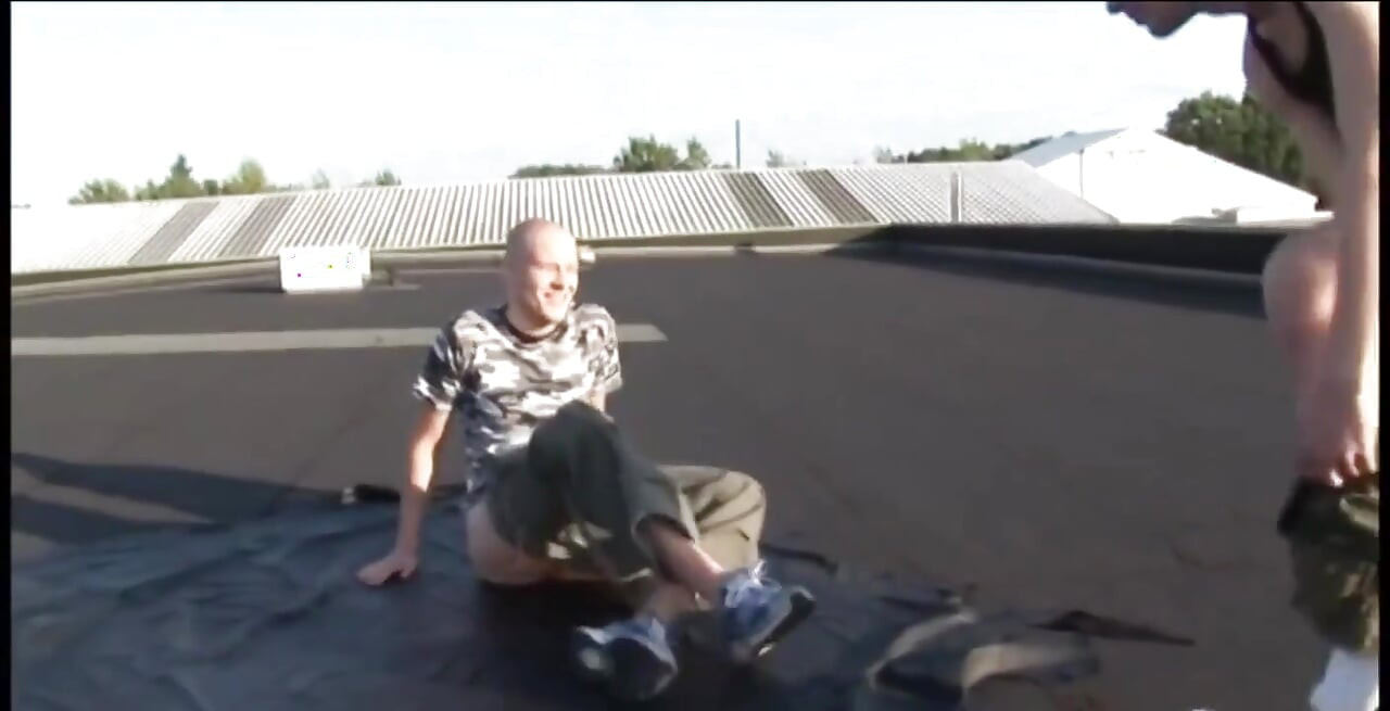 वे जर्मन बेयरबट माइकल + मार्सेल इसे आउटडोर करते हैं ...