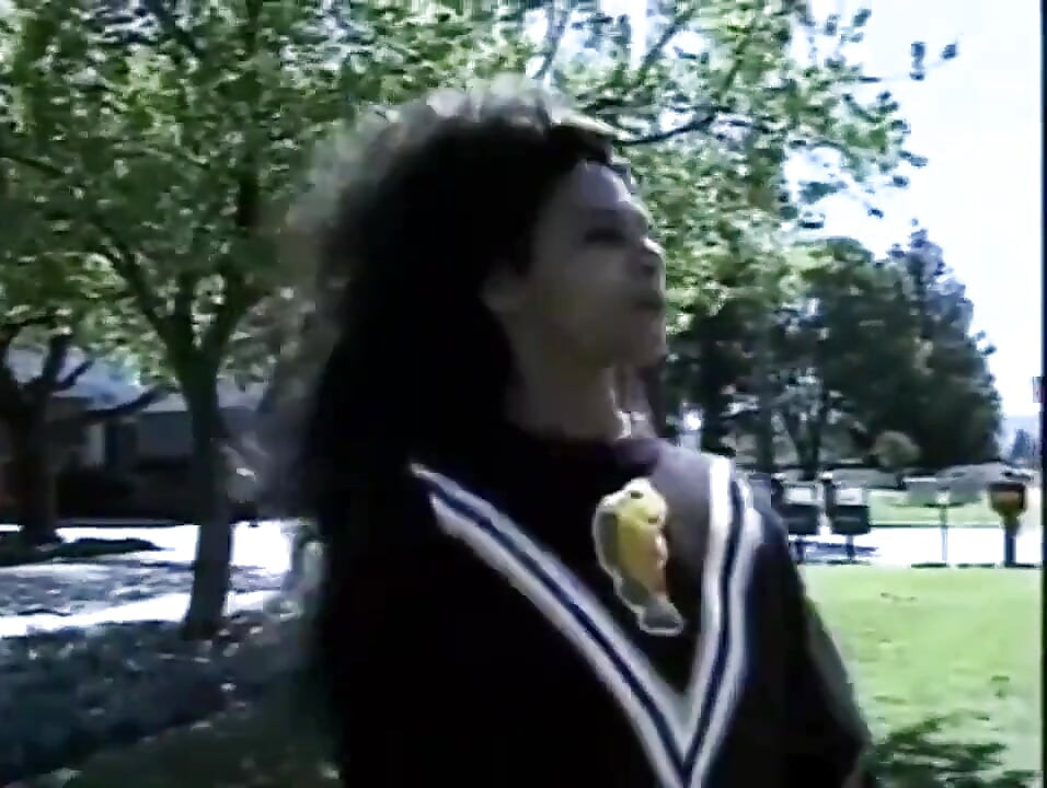 Ogroman crni kurac u pički u dupetu