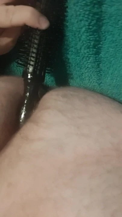 Fuck my ass with a hairbrush