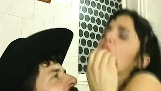 Сначала помыться, потом трахнуть милфу