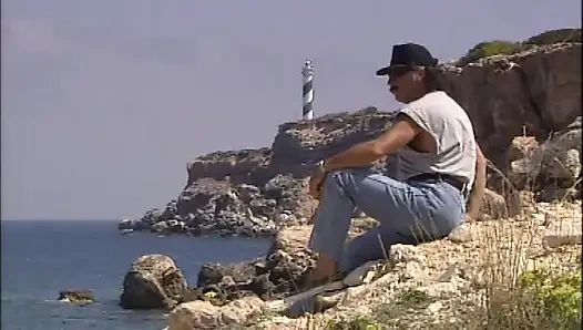 Tante seksi rambut pirang dengan toket besar dientot habis-habisan di ranjang... Oh ngentot!