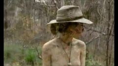 Morando no mato australiano como naturista