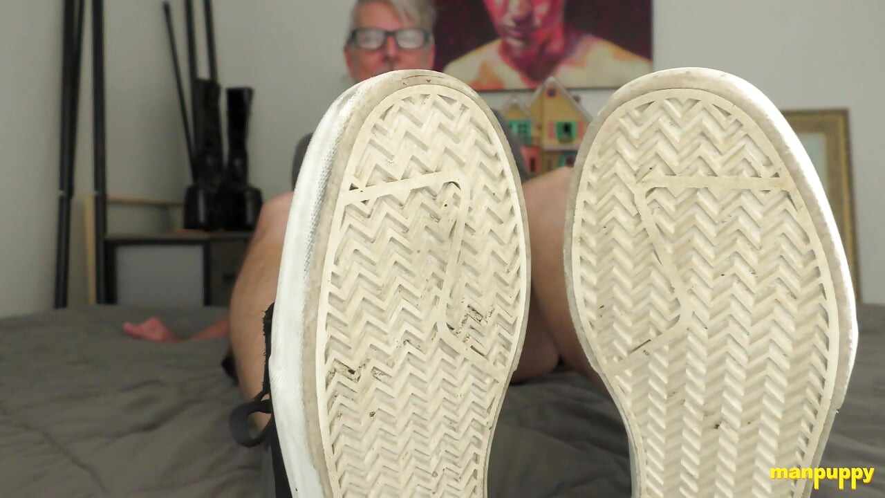 ManPuppy Richard Lennox Makes You Worship His Sweaty Rank Socks In Foot POV
