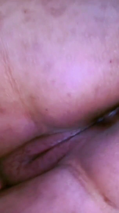 دخلت غرفتي بينما كنت أمارس العادة السرية ولعق ثقب كسي الضيق ومؤخرتي ، ثم سجل ظهري وبدأ... | مقطع 1