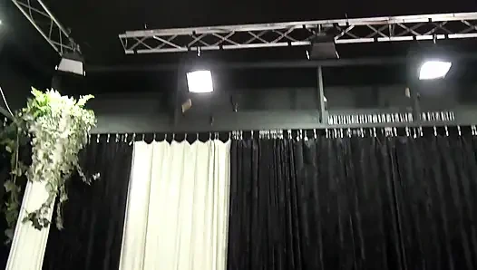 Memek tante seksi dengan toket besar dientot habis-habisan