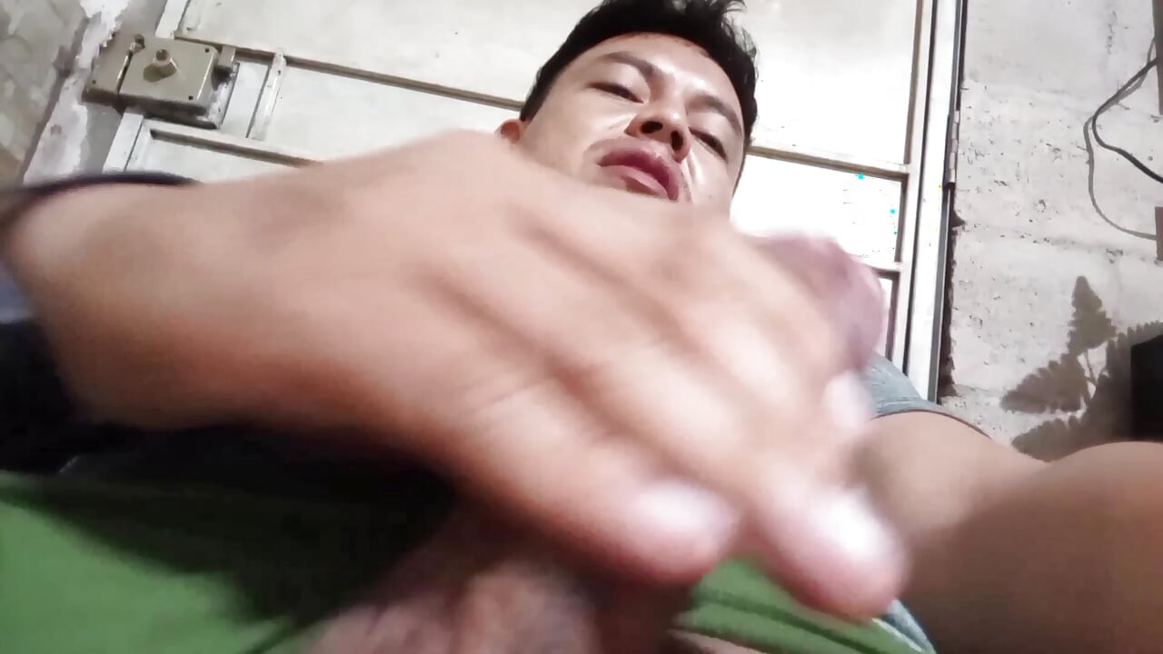 Guy masturbating his good cock with rich balls