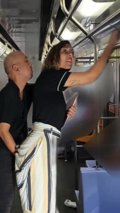 A vonattal való utazás egyre nehezebbé vált. | Klip 2