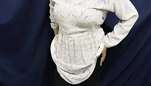Wanita berhijab menggoda dan masturbasi