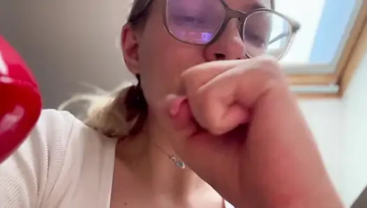 Удары по яйцам, ASMR - шептание - женское доминирование