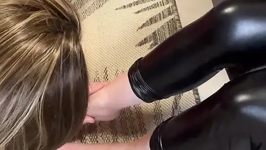 Мои ступни, угощение.