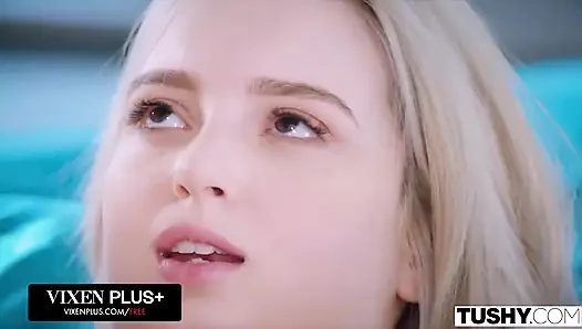 Tushy, cewek ini akhirnya punya alasan untuk menganga di kantor
