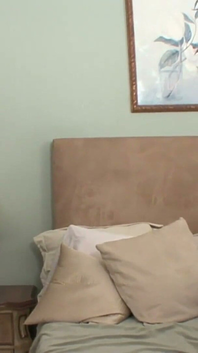 Dwie sugar babes rżną się z bratem przyrodniej siostry | Klip 1