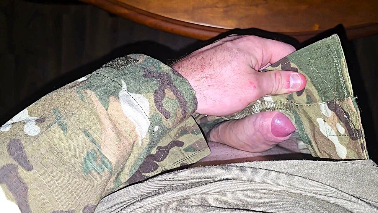 German Dirtytalk! Muscular soldier is totally horny and jerks off his huge cock