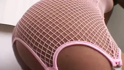 Memek sempit cewek semok kulit hitam ini dientot habis-habisan sama kontol raksasa pria kulit hitam