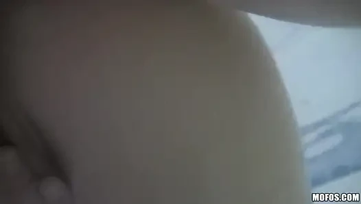 Pickups - si cewek cantik rambut cokelat dengan pantat bahenol lagi asik fingering lubang pantatnya sampai dicrot di dalam di bak mandi sama steve q