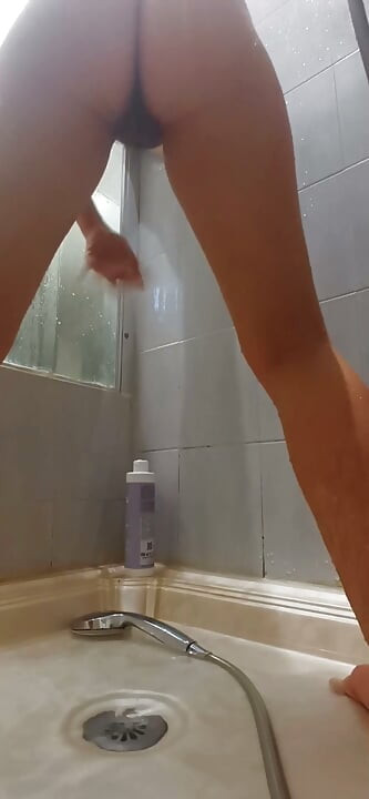 Caresses of a student fr in the shower