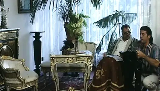 Schöne deutsche puppe wird in einem heißen dreier gebohrt