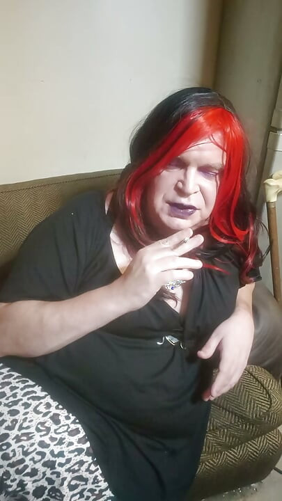 Etter en lang kveld med filming - røykende BBW TV signerer av - God natt
