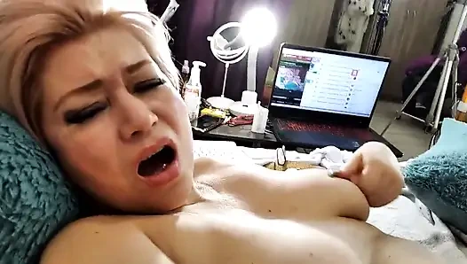 İyi yetişkin kızlar iyi bir orgazm olur, iyi bir orgazm olur! ))