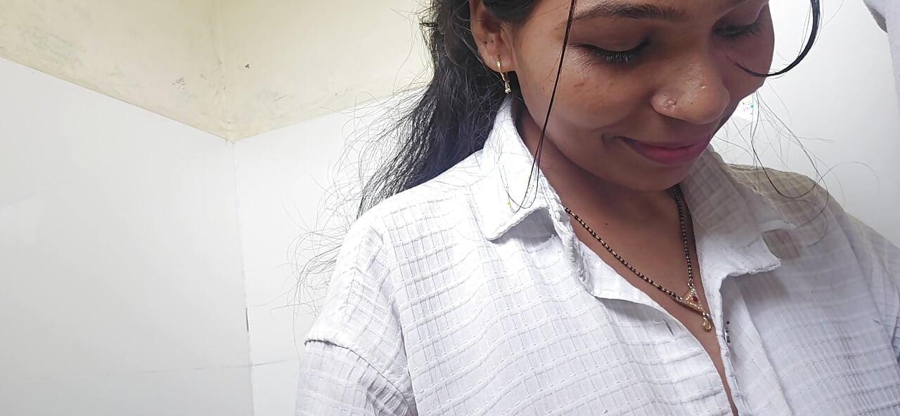 Mere school ki hote girlfriend mujhe akeli toilet m akeli mili dono ki marzi se sex hogya chota toilet hard sex