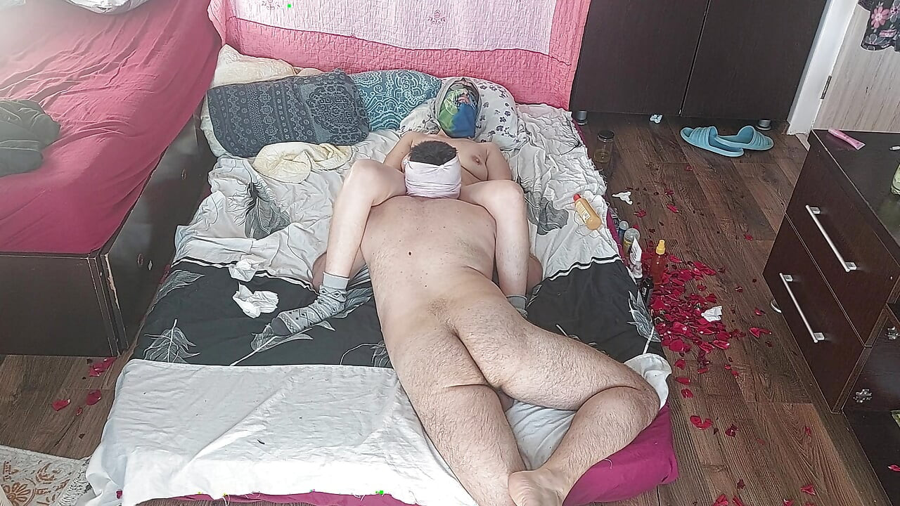 Lick the wife's juicy pussy until orgasm. Hot sex amateur couple. Sensual massage of a sexy couple with oil on the body.
