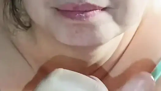 Yeni üvey annem geceleri beni ziyarete geldi ve ağzına gelene kadar bana sakso çekti.