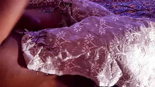 Kız arkadaş karmaşık sahibiyle seks sırasında erkek arkadaşını çağırıyor