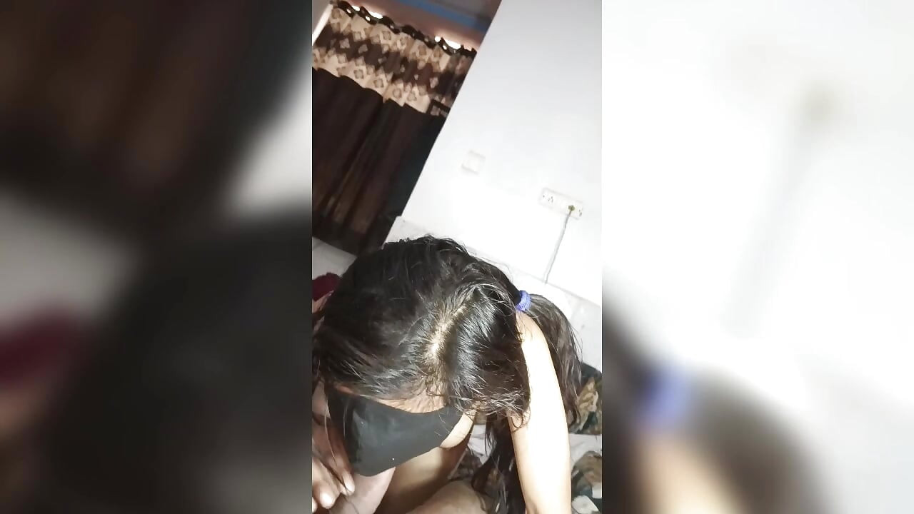 Hardcore anális szex Miss mahival az ágyon