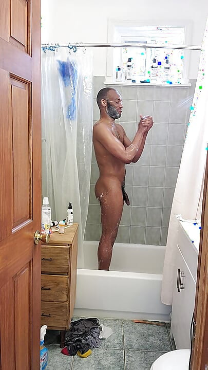 La douche sexy de Kennie Jai