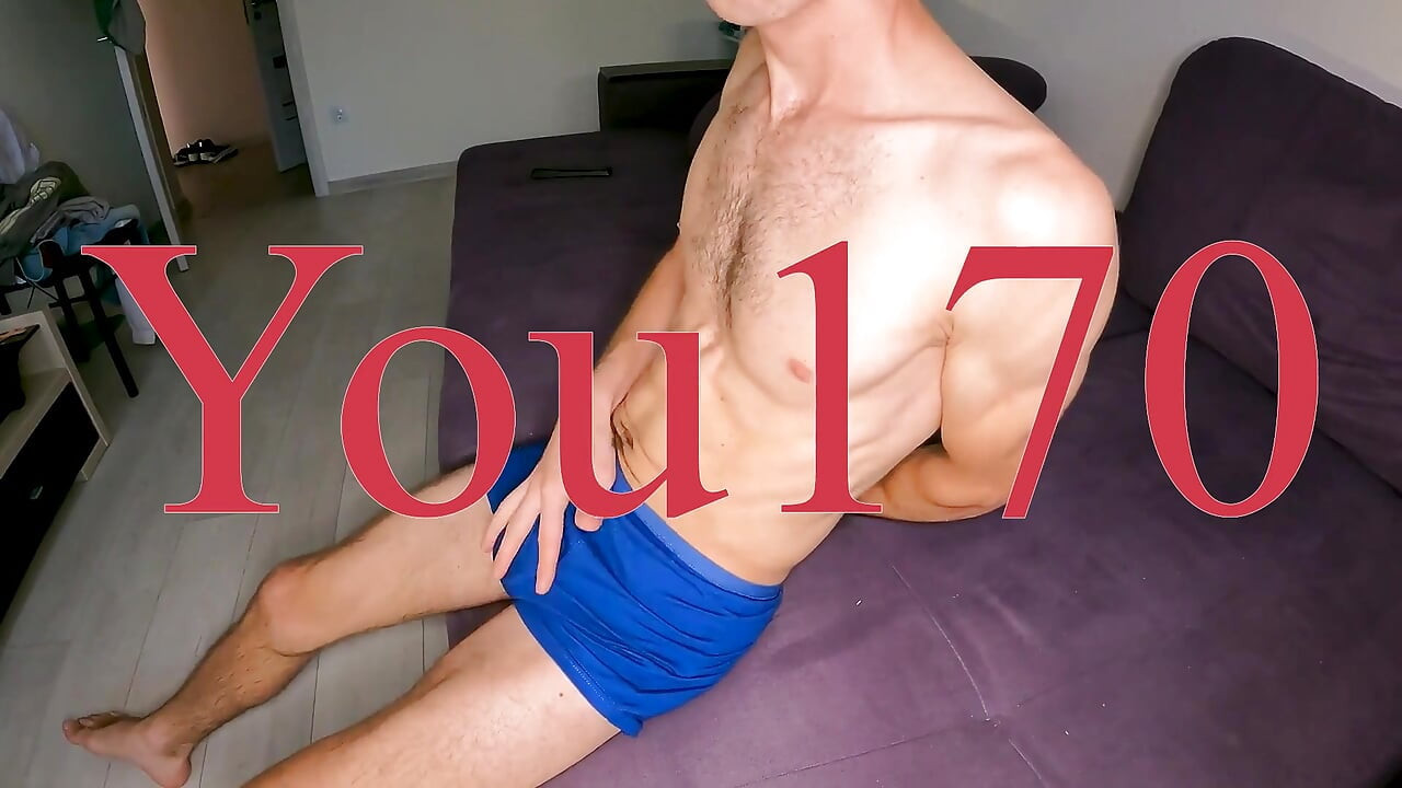 理想の体を持つYou170最高のソロ男性が自分を愛撫してオーガズムに達する