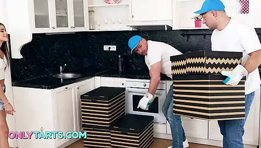 Full Of Cocks - миниатюрная девушка София получает два огромных во все ее крошечные дырки