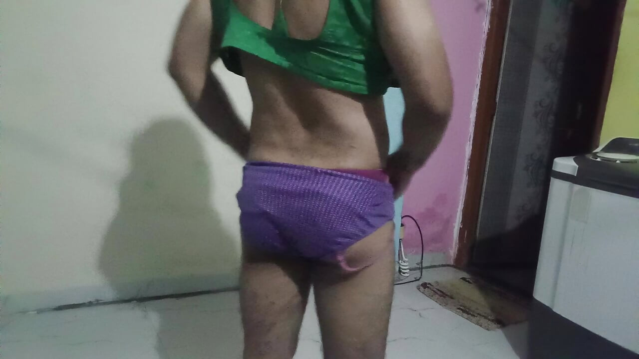 Maine apni wife ke kapde pahan kar dance Kiya