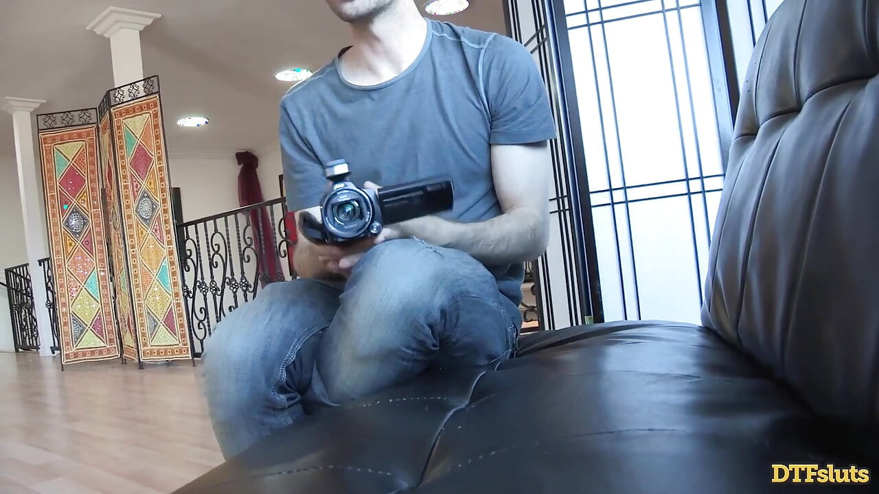 Dtfsluts - James Deen befinner sig i en fantasi som går i uppfyllelse med tre underbara tjejer