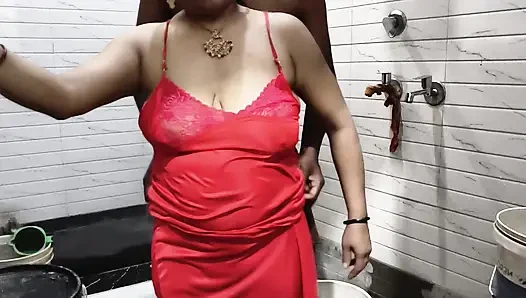Sali ki chut mari bathroom me