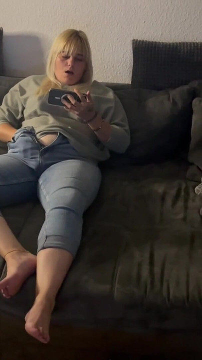 ช่วยตัวเอง – หนังโป๊บนโซฟา , ถึงจุดสุดยอดหลายครั้ง, โดนเย็ดหีเปียก, เดี่ยว, ตัวสั่น, ครางเปียก | คลิป 2