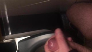 Éjaculation dans le train wc