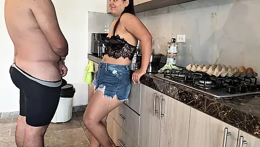 Üvey Anne Mutfakta Sevişmek İsti̇