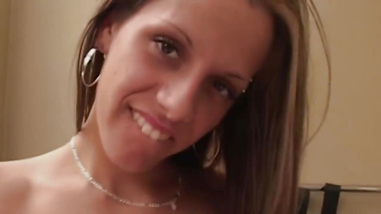 Amateur Babe Sucks Cock Gets Messy Facial