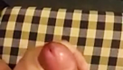 Bağlı yarağımı kendi kendime dövüyorum