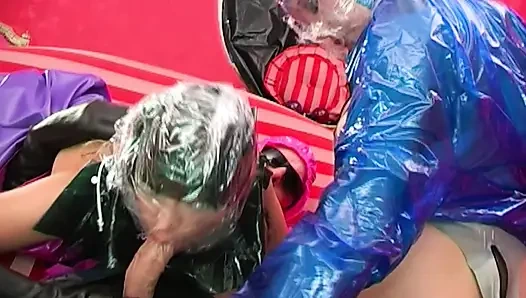 Seks threesome hot bareng cewek-cewek sange yang super hot!