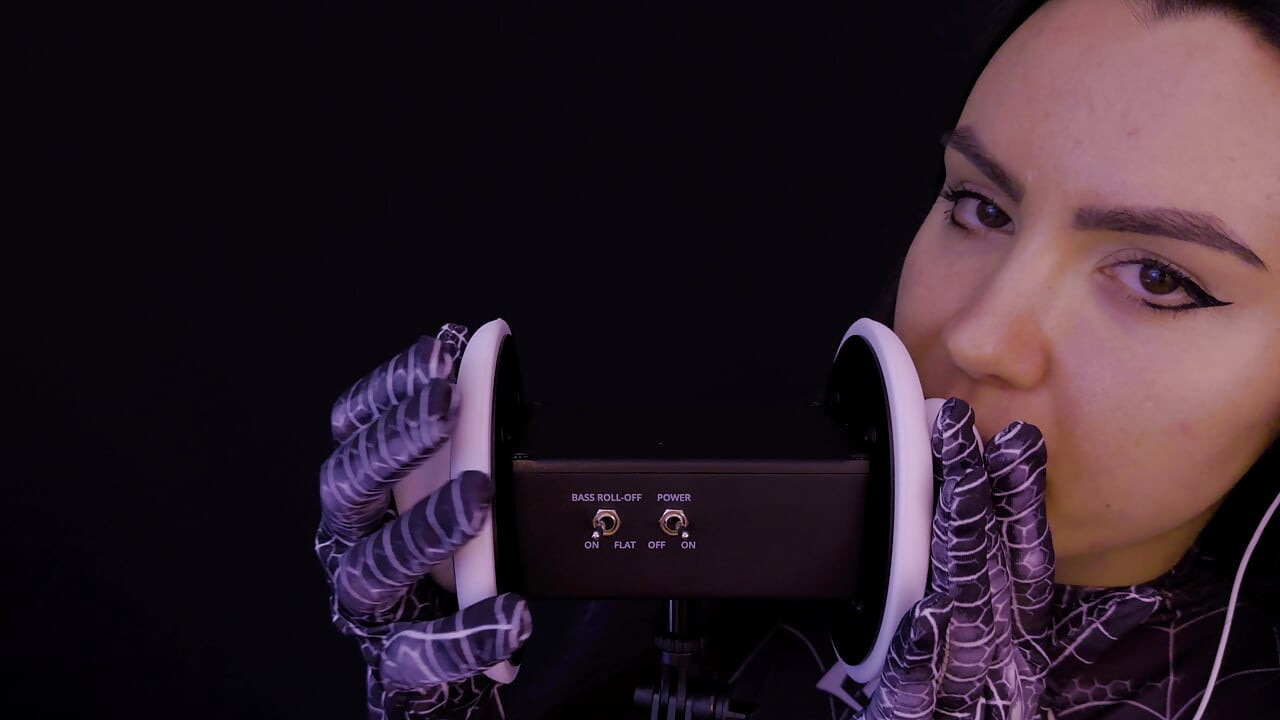ASMR jilat telinga cewek cosplay spider girl